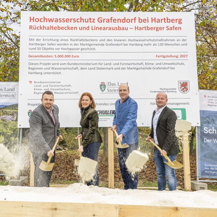 SpatenstichHochwasserschutzGrafendorf175